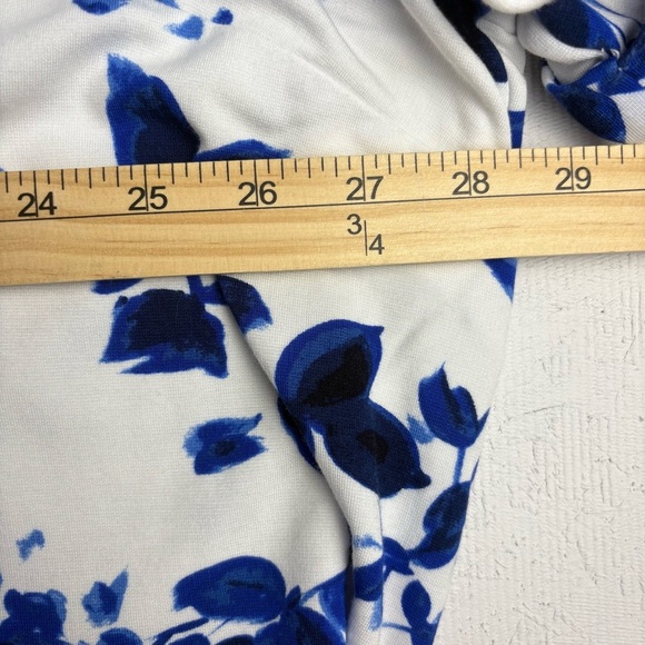 Isaac Mizrah Live! Super Soft Floral Blue and White Women’s Plus 3X Button Up - Picture 5 of 7